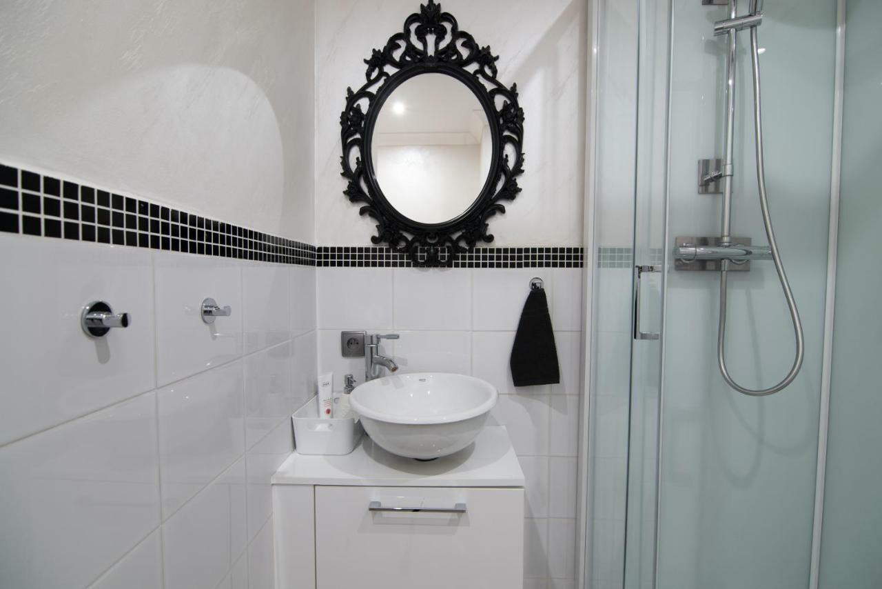 The White Apartment Warsaw Exterior photo